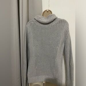 Banana republic turtleneck sweater, gray color, like new.